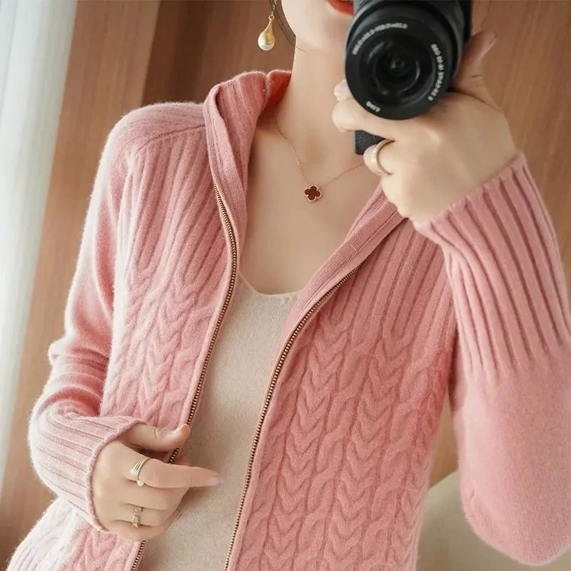 W&W Mode | Gestrickte Jacke Damen Mit Reißverschluss Und Kabelstrickdetails