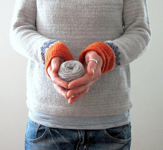 W&W Mode - Grauer Pullover im Boho-Stil