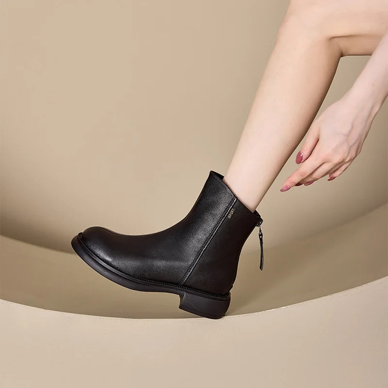 Damen Leder-Ankle-Boots mit rückseitigem Reißverschluss und niedrigem Absatz