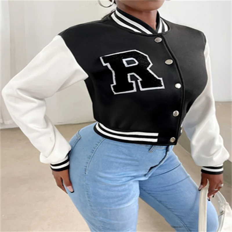 WW | Varsity Bomberjack Damen, Kurzes Modell mit Buchstabenpatch und Druckknopfverschluss