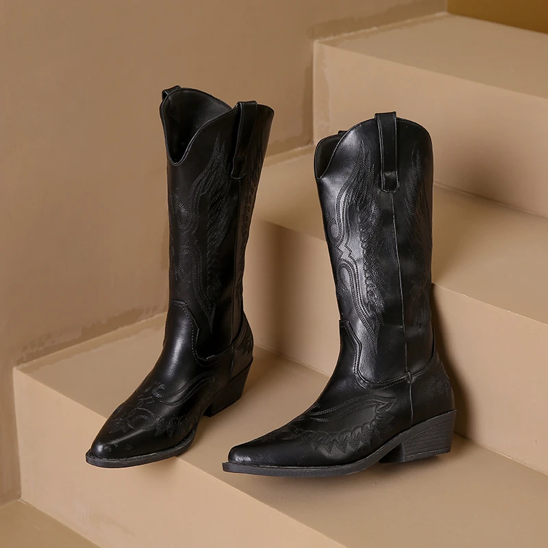 W&W Mode | Westernstiefel mit Detaillierten Stickereien & Niedrigem Absatz Cowboystiefel Damen