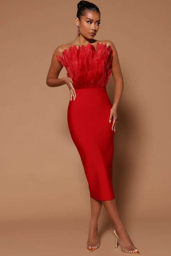 W&W Mode Damenkleid mit Taillenbetonung und Federverzierung