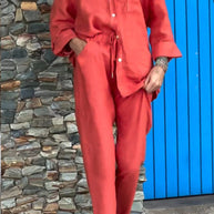 Hemd mit V-Ausschnitt und Hose aus Baumwolle