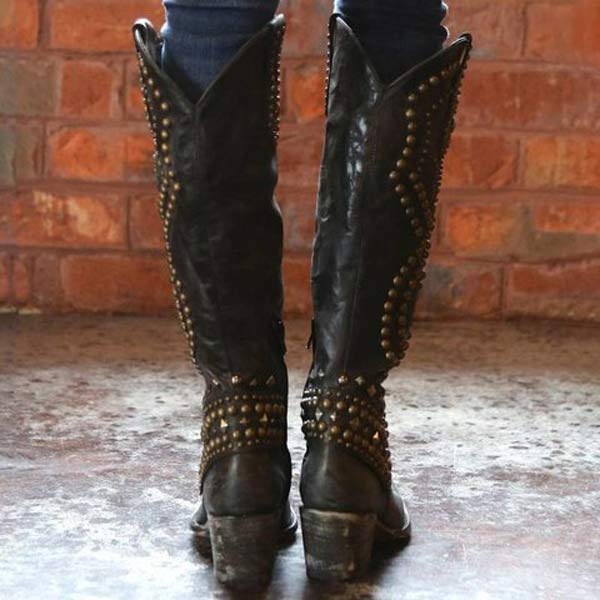 W&W Mode - Hohe Stiefel Mit Metallnieten Und Kobigem Absatz