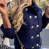 WW - Kurze Designer-Jacke mit goldenen Knöpfen