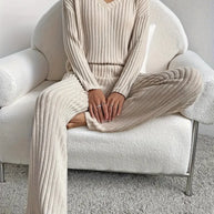 WW 2-teiliges Set | Eleganter gerippter Damenanzug mit V-Ausschnitt-Pullover und passender Hose