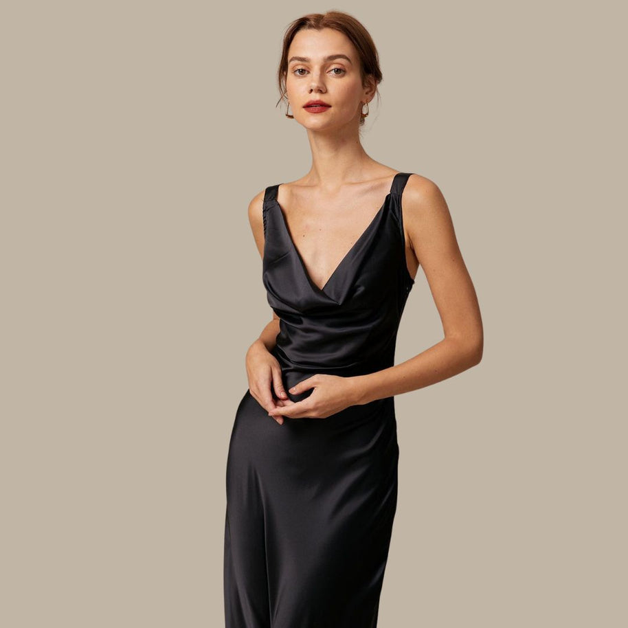 WW | Satin-Maxikleid mit Wasserfallausschnitt