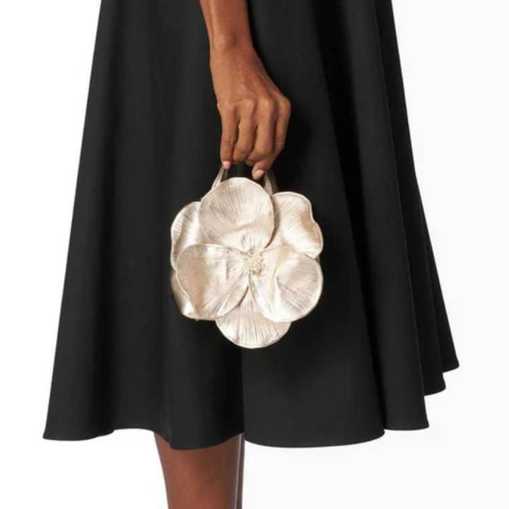 Kleine Damenhandtasche mit Kettenriemen