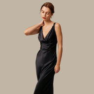 WW | Satin-Maxikleid mit Wasserfallausschnitt