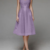 besticktes ärmelloses Kleid