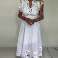 WW | Elegantes Ärmelloses Kleid aus Einfarbiger Spitze mit V-Ausschnitt