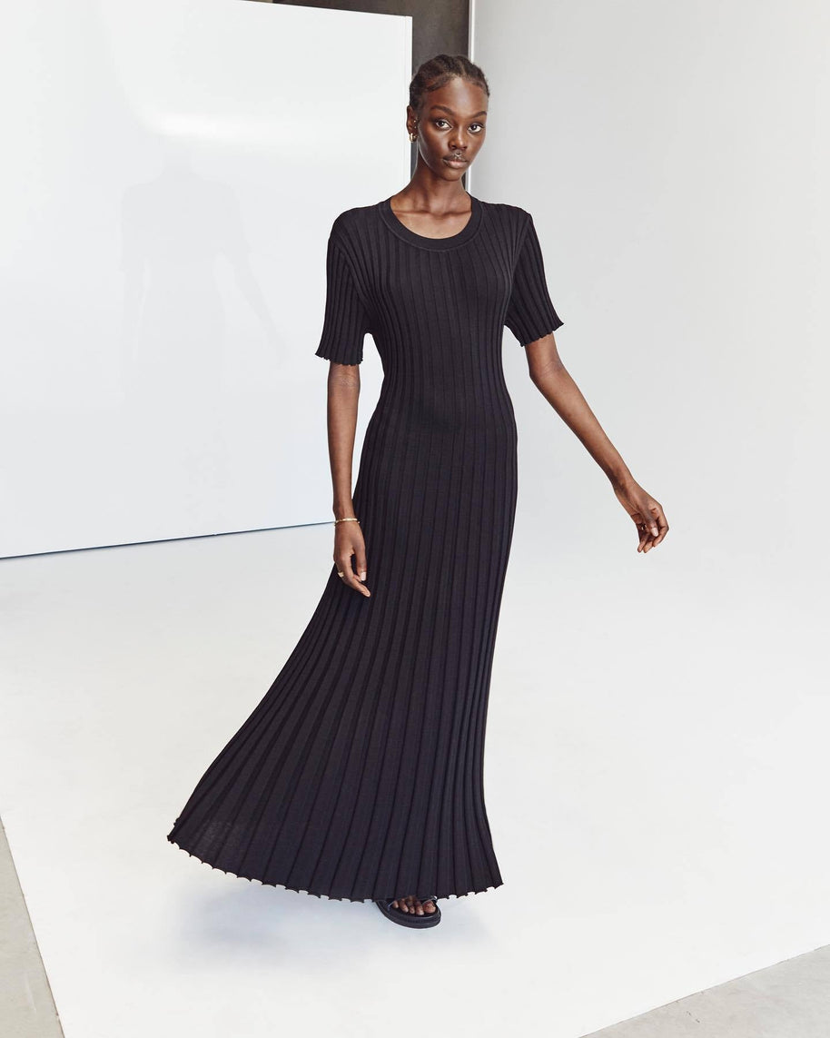 WW-Strickkleid mit schmaler Taille und Streifenmuster