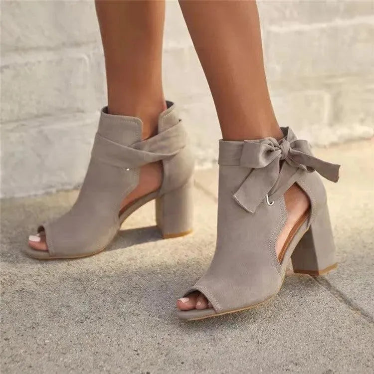 WW | Sandalen met dikke hak en strik