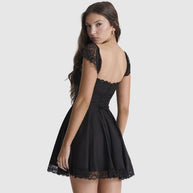 WW | Kleid mit Quadratischem Ausschnitt und Spitzenborte