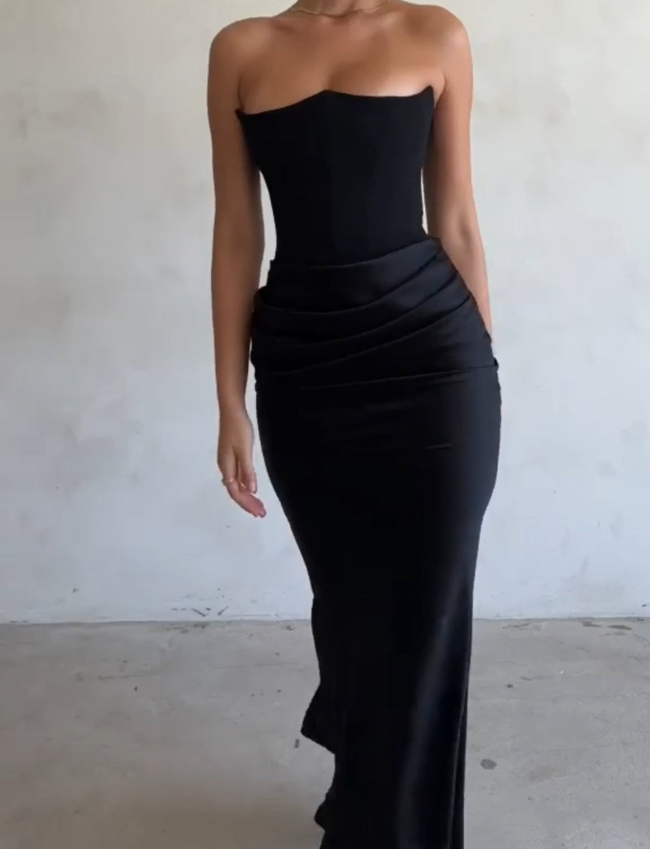 Kleid mit Satinrock | Lasse jeden ein Blick auf dich werfen