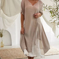 WW | Asymmetrisches Kleid mit kurzen Ärmeln und V-Ausschnitt