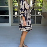 Kleid mit V-Ausschnitt und 3/4-Ärmeln