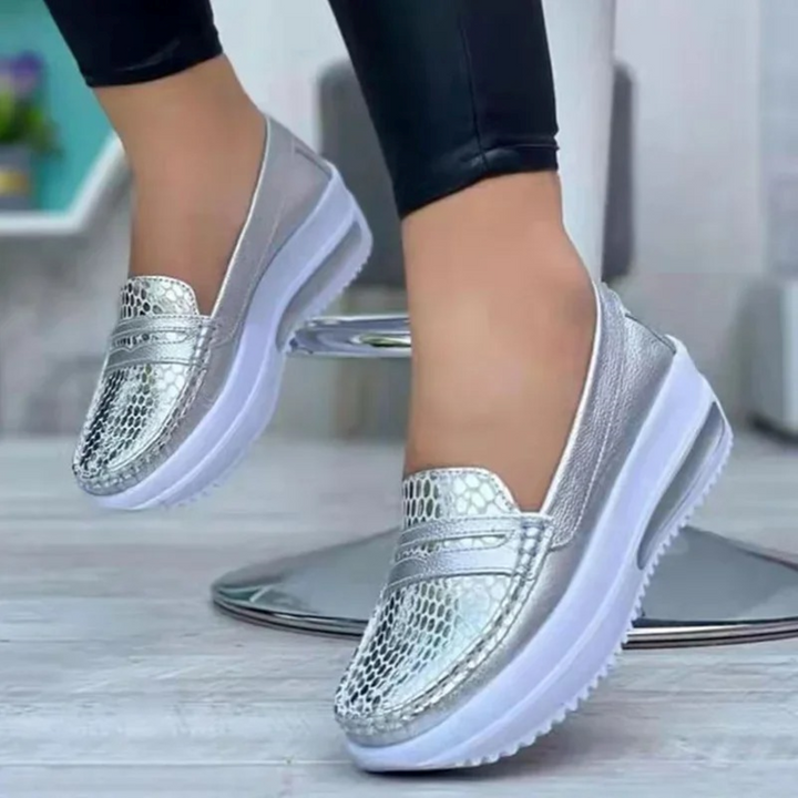 W&W Mode – glänzende Damen-Loafer aus Schlangenleder
