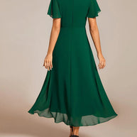 WW | Kleid mit V-Ausschnitt und Rüschenärmeln