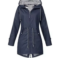 Wasserdichte Jacke mit Kapuze