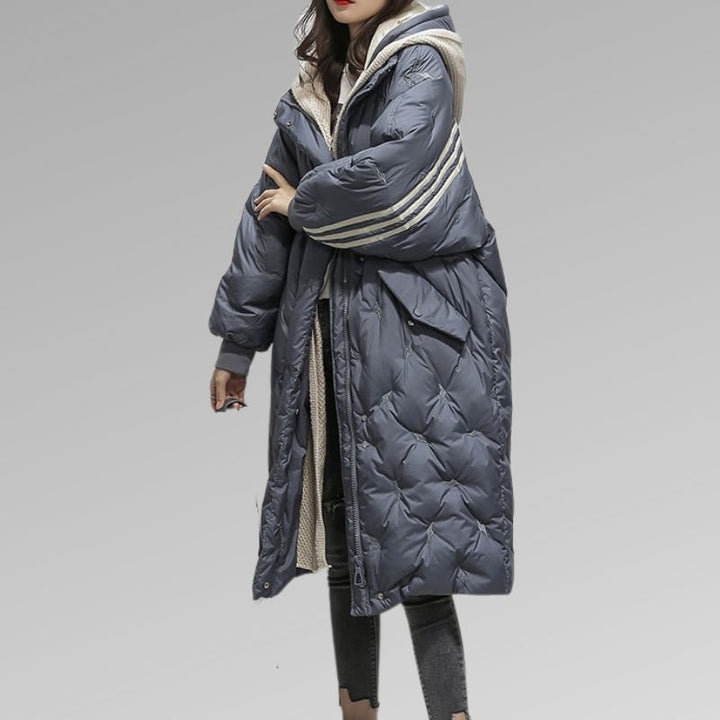 Lang geschnittene, gesteppte Damen-Winterjacke mit Kapuze