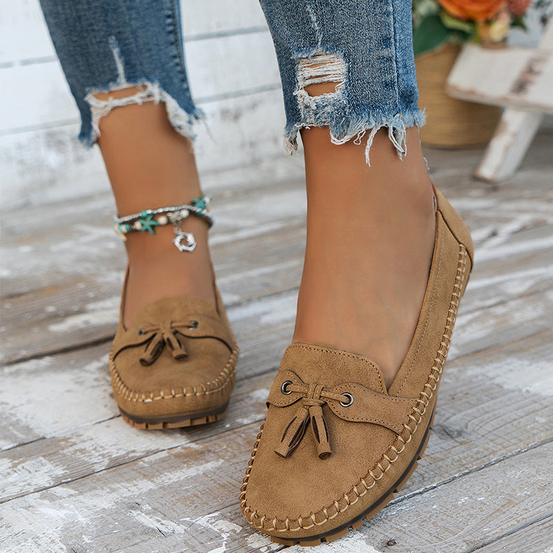 W&W Mode | Klassische Wildleder Slipper mit Quastendetail für Damen