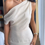 Leinenkleid mit schräger Schulter