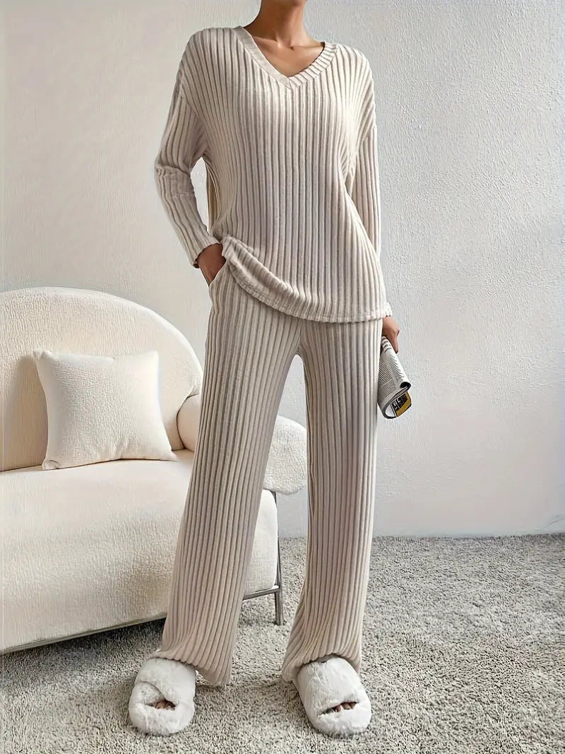 WW 2-teiliges Set | Eleganter gerippter Damenanzug mit V-Ausschnitt-Pullover und passender Hose