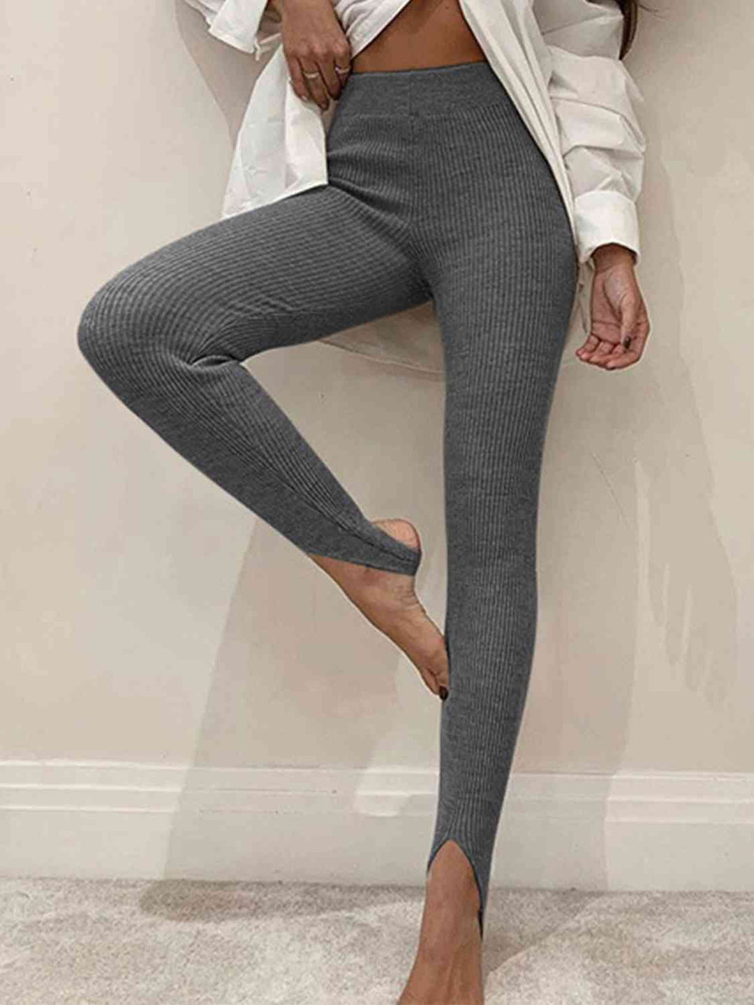 W&W Mode | Geripptes Mittel Taillen Leggings