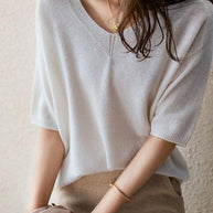 WW | Luxurious soft cashmere V-neck sweater for women