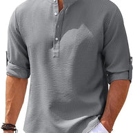 Klassisches Herrenhemd mit Knopfverschluss