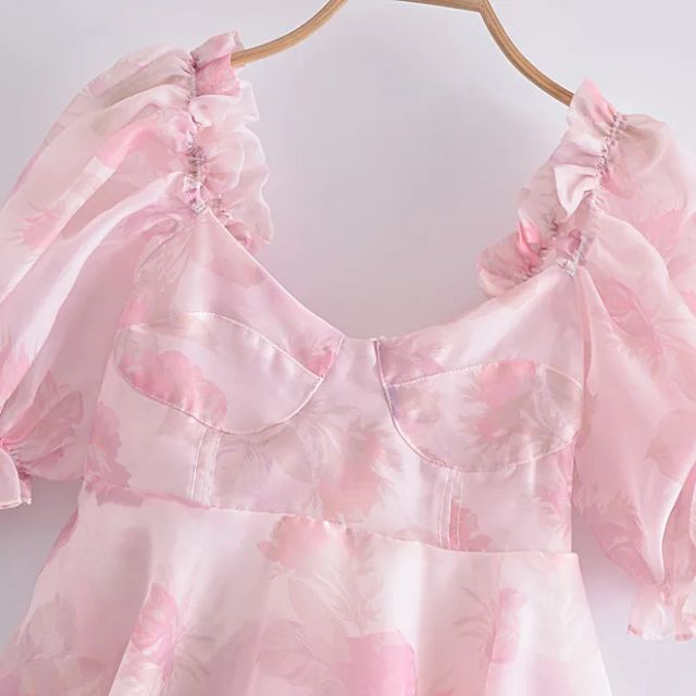 W&W Mode | Organza-Kleid mit Blumenmuster und Puffärmeln sowie Herzausschnitt