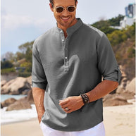 Klassisches Herrenhemd mit Knopfverschluss