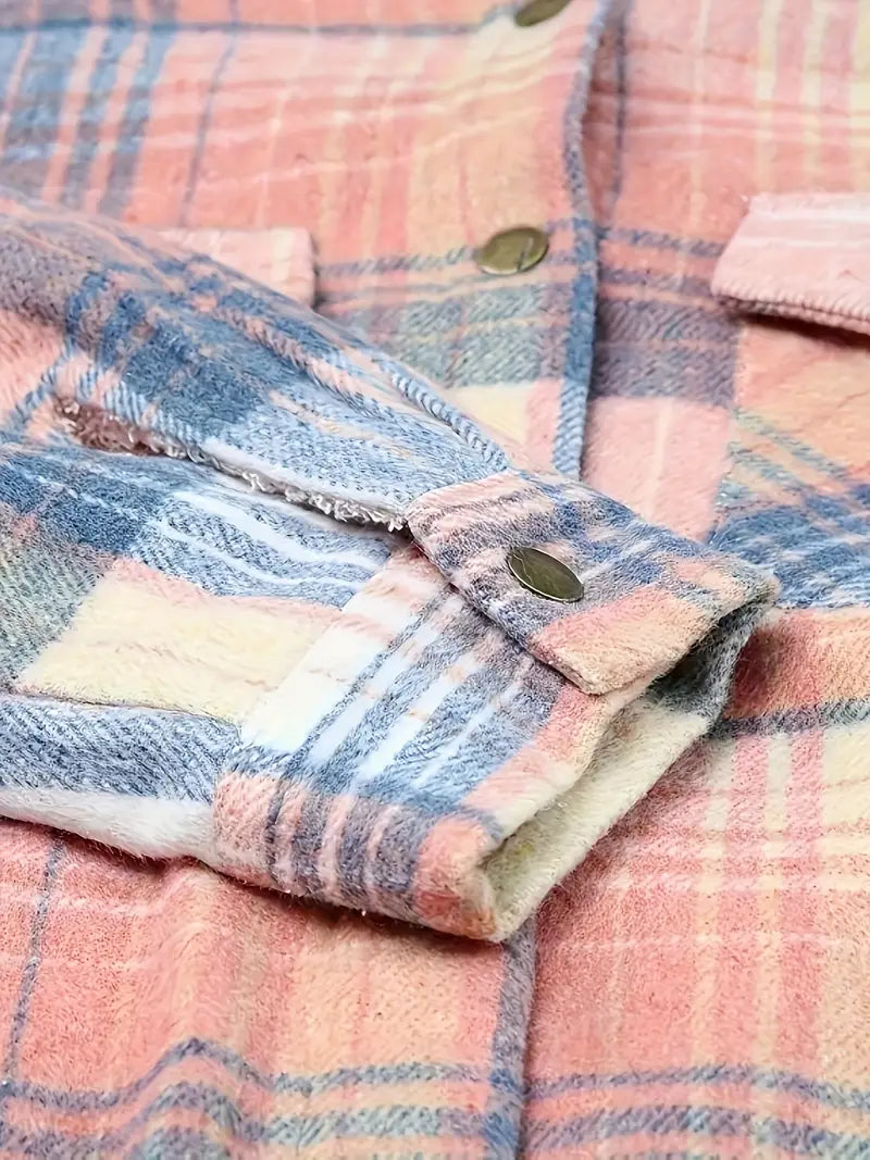 Warme Jacke mit Kapuze und Reißverschluss