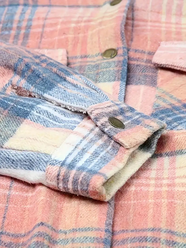 Warme Jacke mit Kapuze und Reißverschluss