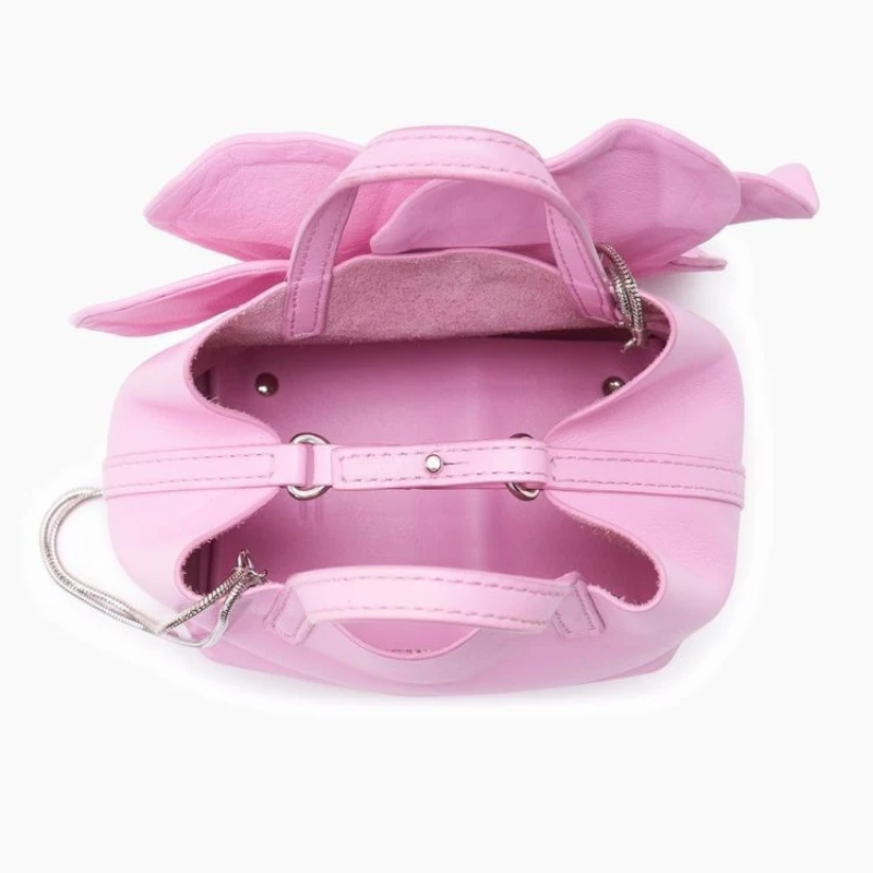 Kleine Damenhandtasche mit Kettenriemen