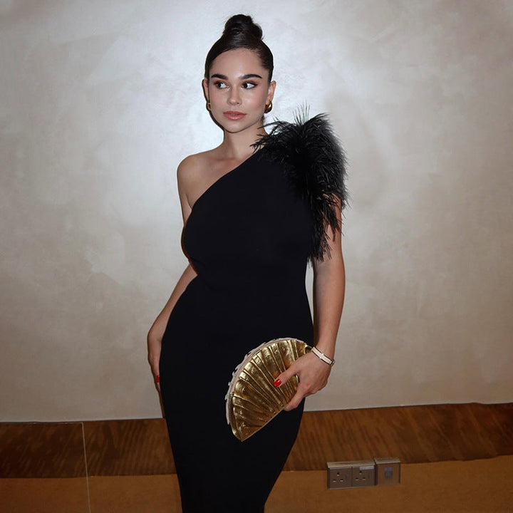 W&W Mode | Stilvolle Eleganz Off-shoulder Pelzkleid