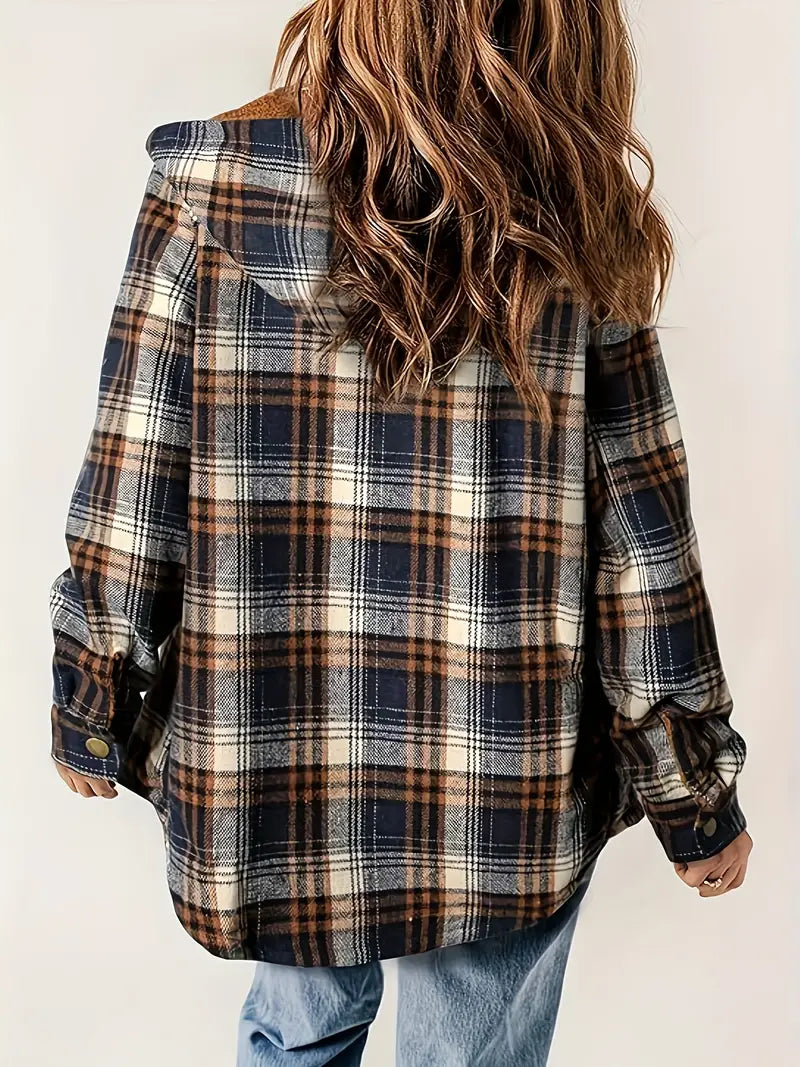 Warme Jacke mit Kapuze und Reißverschluss