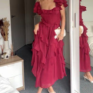 Rückenfreies Kleid mit quadratischem Ausschnitt