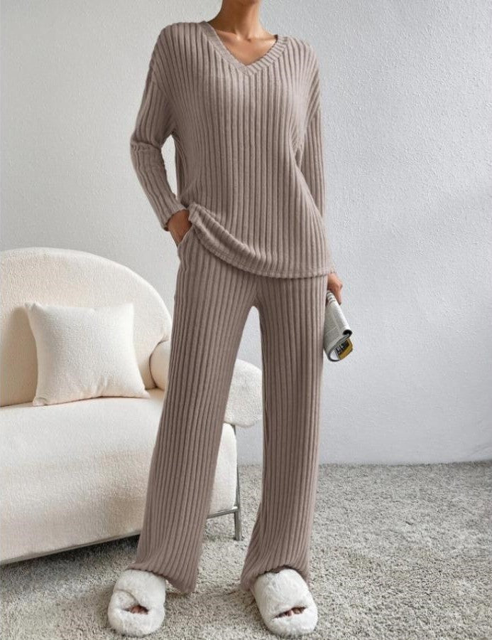 Gestrickte Hose und Pullover für Damen