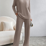 Gestrickte Hose und Pullover für Damen