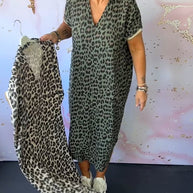 WW | Kurzärmliges Kleid mit Leopardenmuster und V-Ausschnitt