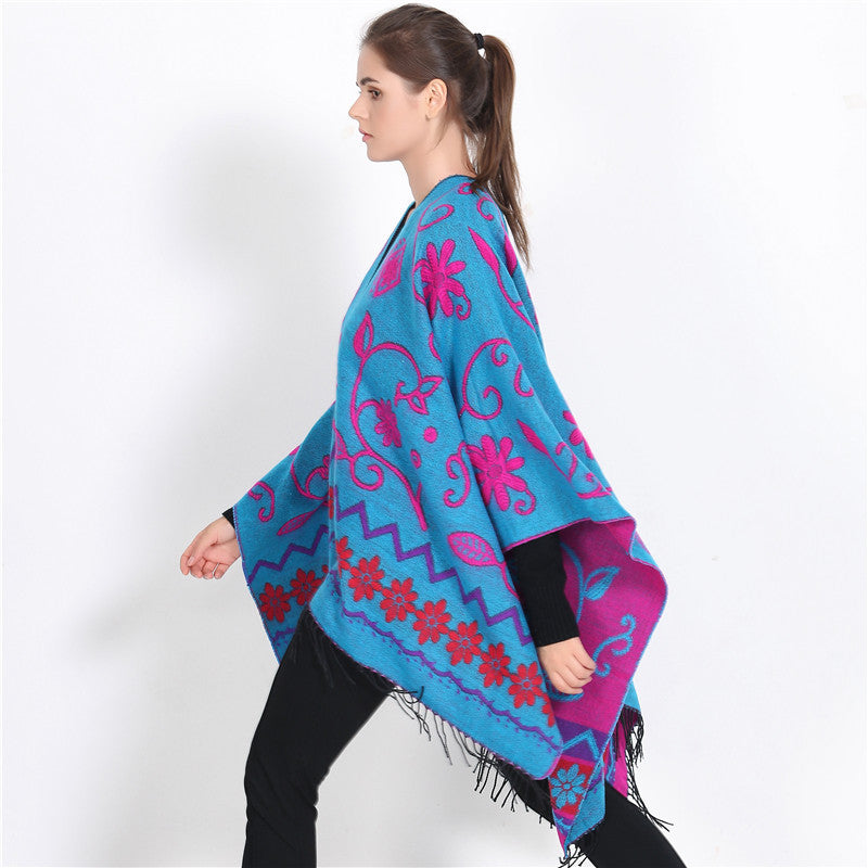 Damen eleganter Poncho mit frischem floralem Design und fransigen Kanten WW