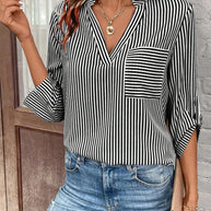 WW | gestreiftes Shirt mit V-Ausschnitt und Brusttasche