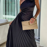 WW | Romantische Nächte Satin Erhabenes Blumen Elastisches Cutout Ein-Schulter Plissee Maxi Kleid