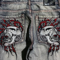 WW | 2000s Boyfriend Baggy Jeans Mit Skull Stickerei