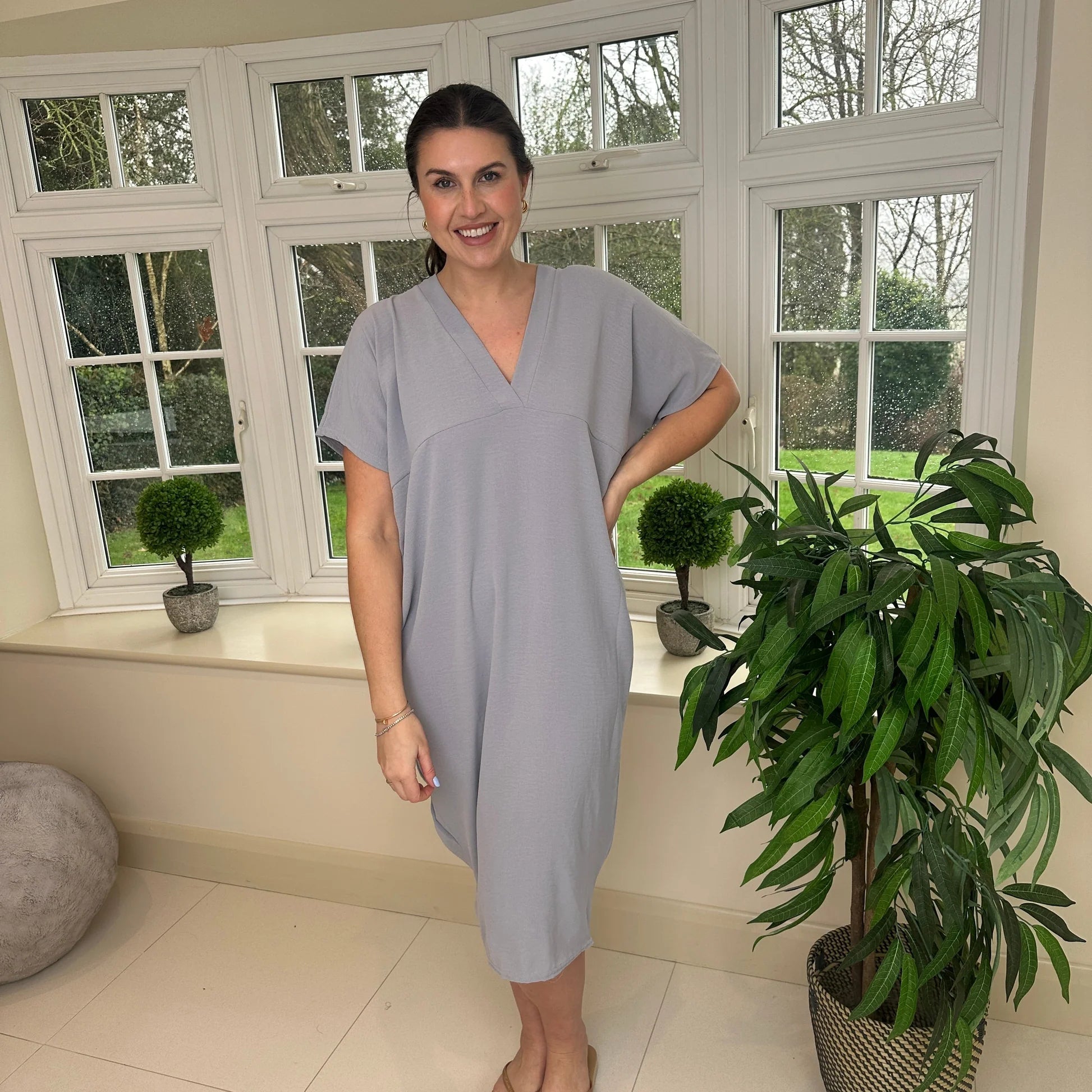 Kleid mit V-Ausschnitt | Unser Bestseller 2024