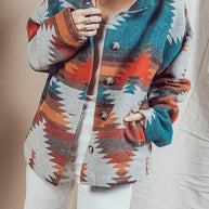 – Gewebte Jacke mit bedrucktem Kragen