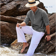 Klassisches Herrenhemd mit Knopfverschluss