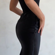 Kleid mit Satinrock | Lasse jeden ein Blick auf dich werfen